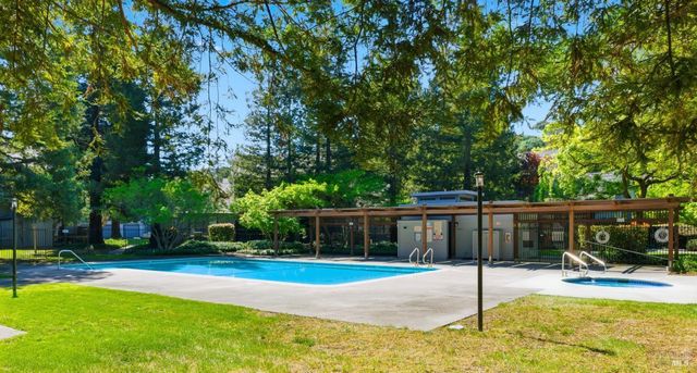 2 Village Pkwy, Napa, CA 94558