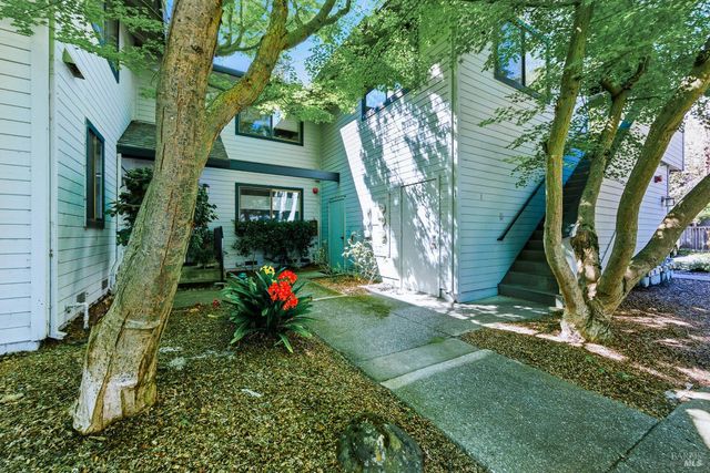 2 Village Pkwy, Napa, CA 94558