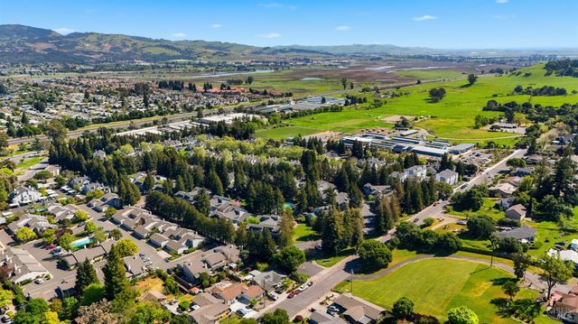 2 Village Pkwy, Napa, CA 94558