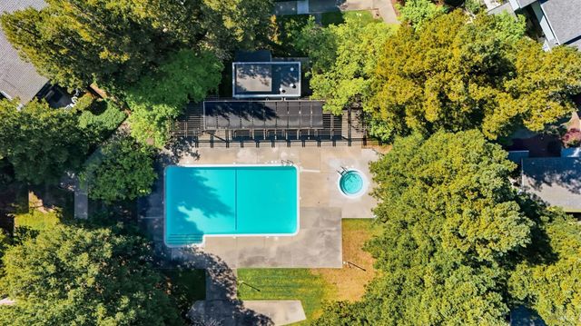 2 Village Pkwy, Napa, CA 94558