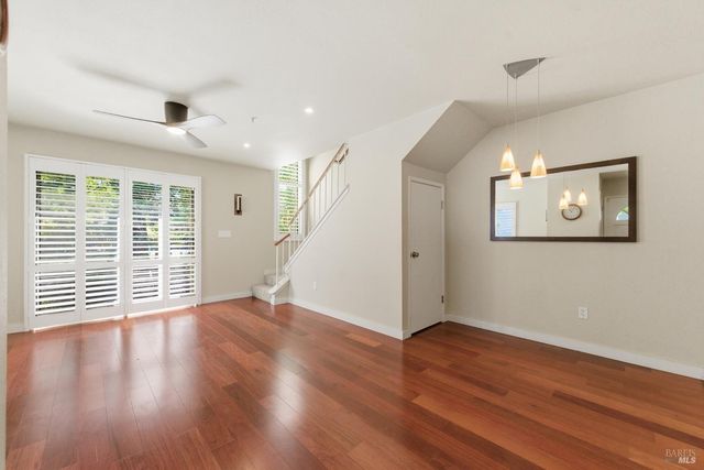 2 Village Pkwy, Napa, CA 94558