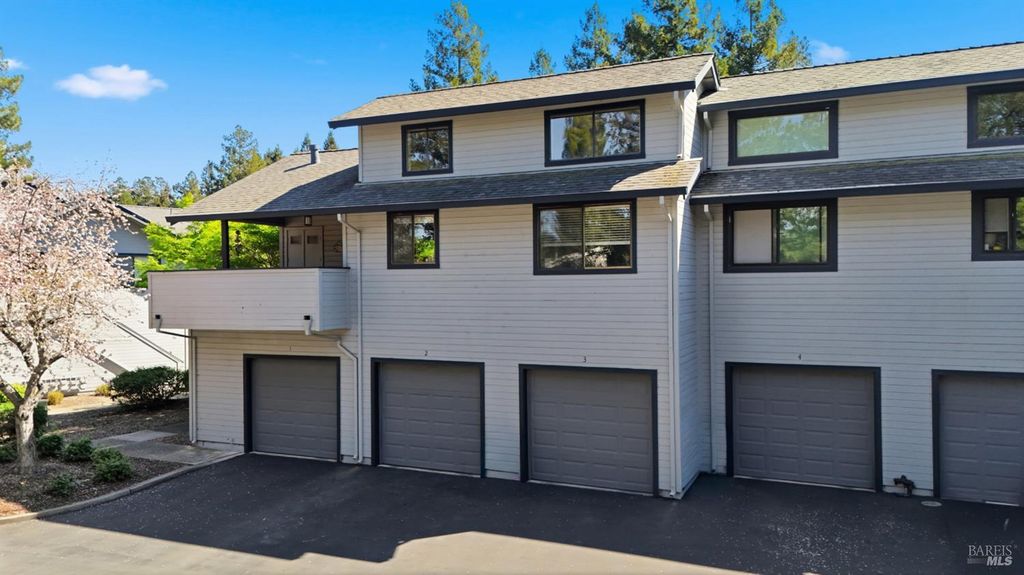 2 Village Pkwy, Napa, CA 94558