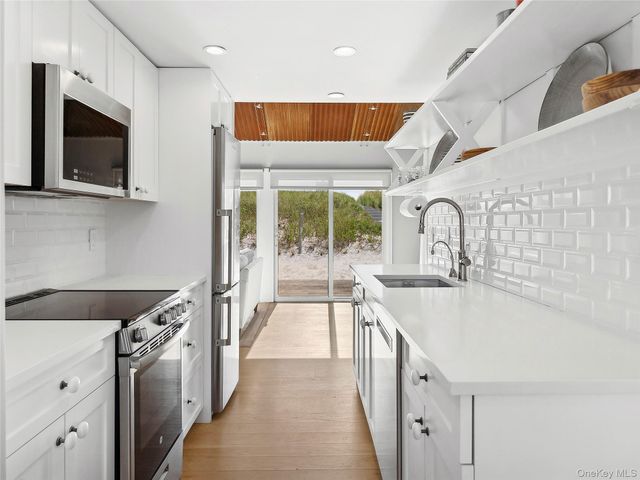 27 Dune Road, East Quogue, NY 11942