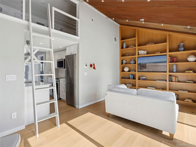 27 Dune Road, East Quogue, NY 11942