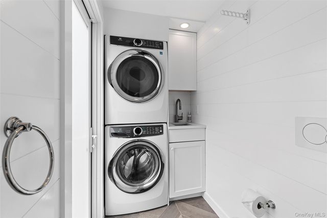 27 Dune Road, East Quogue, NY 11942