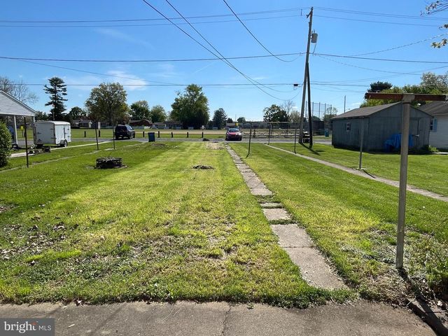 811 MAIN ST, Shoemakersville, PA 19555