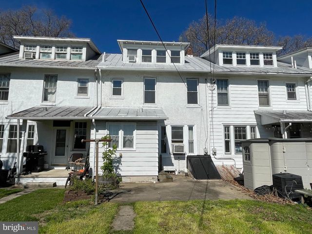 811 MAIN ST, Shoemakersville, PA 19555