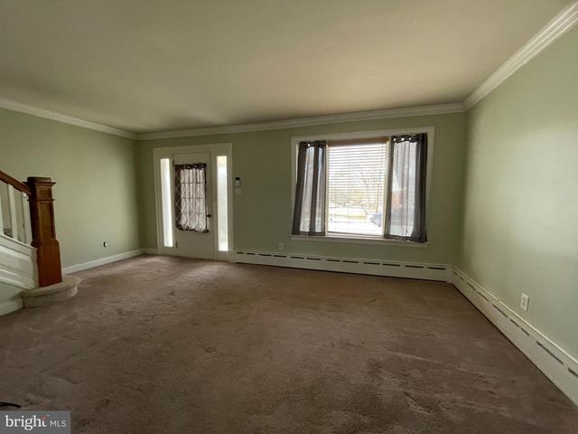811 MAIN ST, Shoemakersville, PA 19555