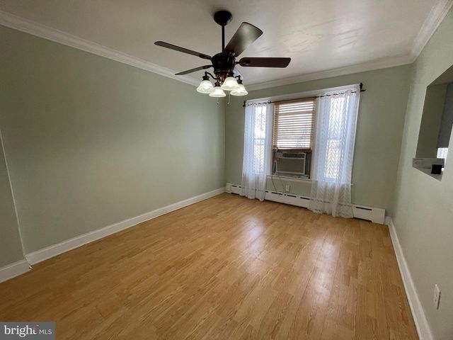 811 MAIN ST, Shoemakersville, PA 19555