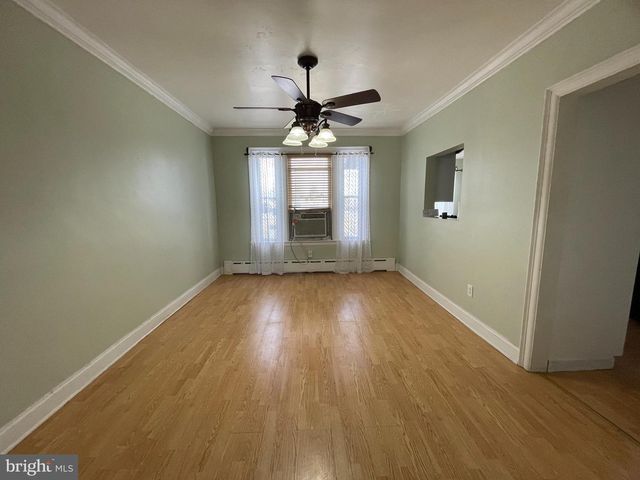 811 MAIN ST, Shoemakersville, PA 19555