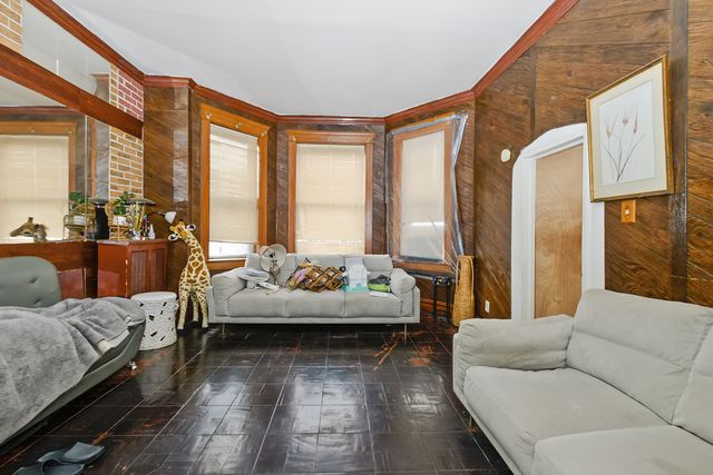 4202 W Jackson Boulevard, Chicago, IL 60624