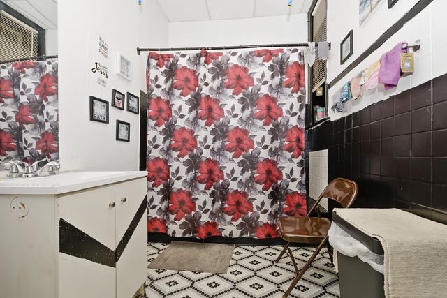 4202 W Jackson Boulevard, Chicago, IL 60624