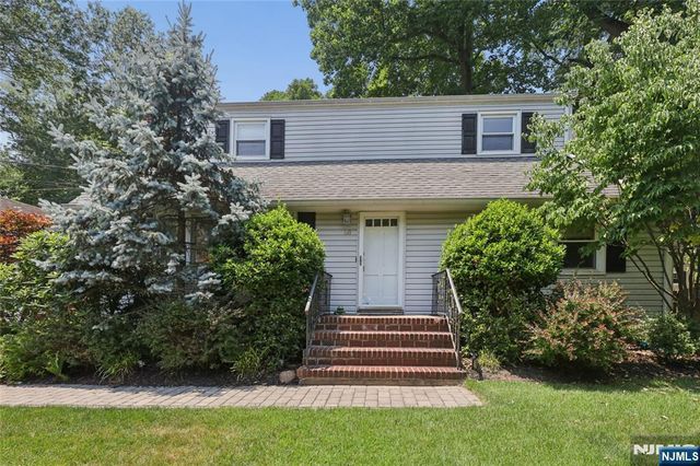 38 SCHRAALENBURGH Road, Haworth, NJ 07641