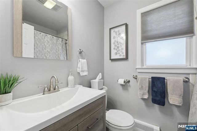 38 SCHRAALENBURGH Road, Haworth, NJ 07641