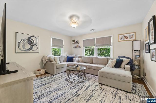 38 SCHRAALENBURGH Road, Haworth, NJ 07641