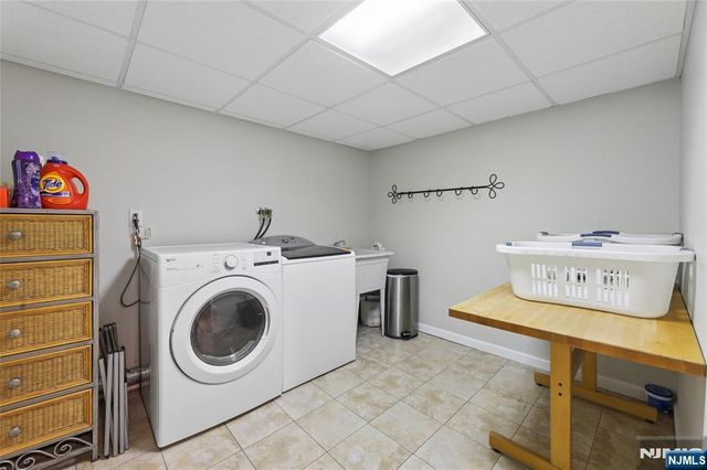38 SCHRAALENBURGH Road, Haworth, NJ 07641