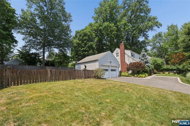 38 SCHRAALENBURGH Road, Haworth, NJ 07641
