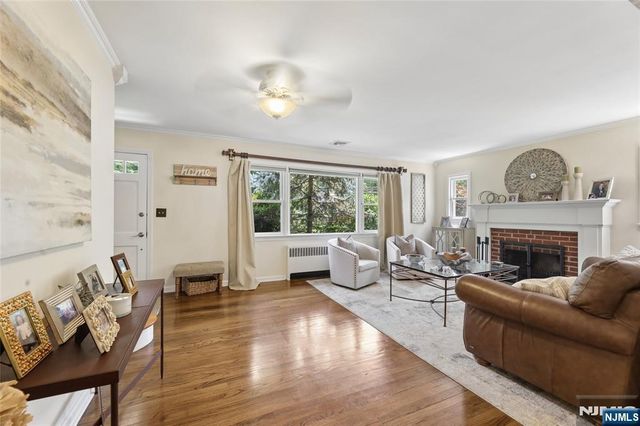 38 SCHRAALENBURGH Road, Haworth, NJ 07641