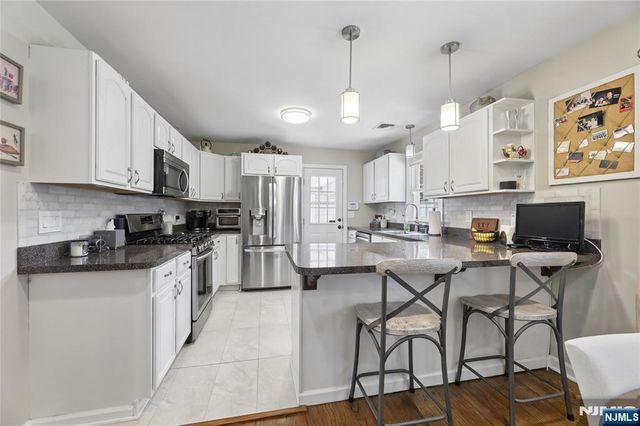 38 SCHRAALENBURGH Road, Haworth, NJ 07641