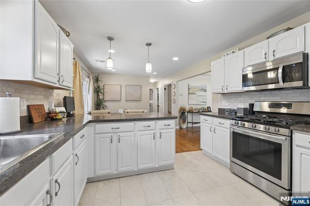 38 SCHRAALENBURGH Road, Haworth, NJ 07641