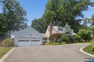 38 SCHRAALENBURGH Road, Haworth, NJ 07641