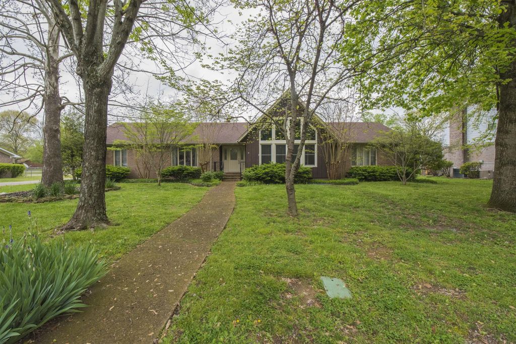 1410 Huntington Dr, Murfreesboro, TN 37130