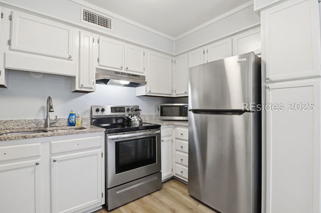 40 Folly Field Road 138, Hilton Head Island, SC 29928