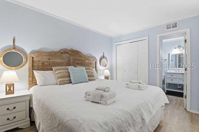 40 Folly Field Road 138, Hilton Head Island, SC 29928