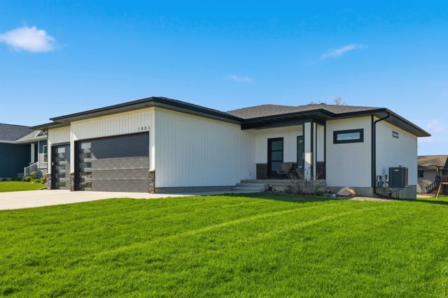 1803 Reese Road, Cedar Falls, IA 50613