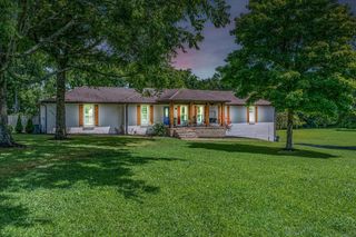 1707 Cook Dr, Lebanon, TN 37087