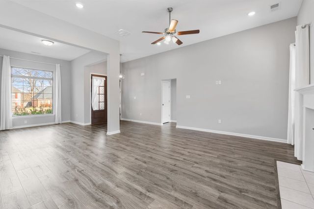 50 WHISPERING CREEK DR, Oakland, TN 38060