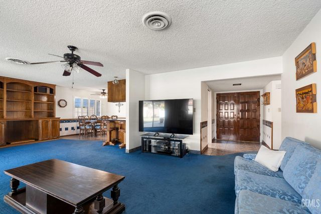 2634 Hempstead Lane, Bakersfield, CA 93309