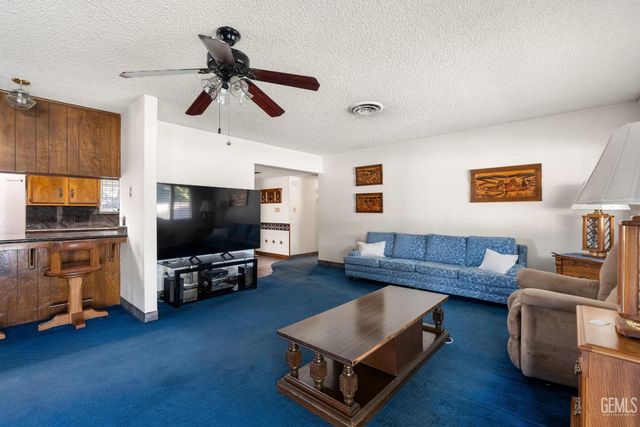 2634 Hempstead Lane, Bakersfield, CA 93309