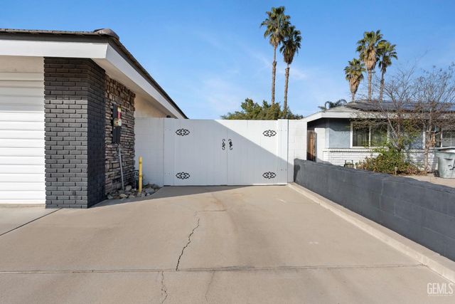 2634 Hempstead Lane, Bakersfield, CA 93309