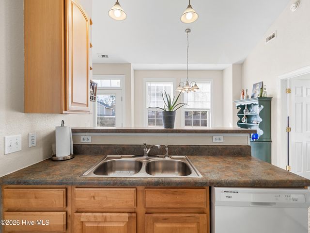 302 Whirlaway Boulevard, Sneads Ferry, NC 28460