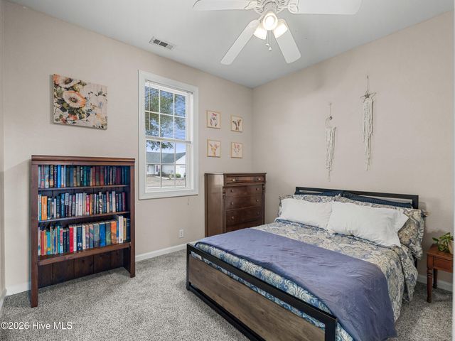 302 Whirlaway Boulevard, Sneads Ferry, NC 28460