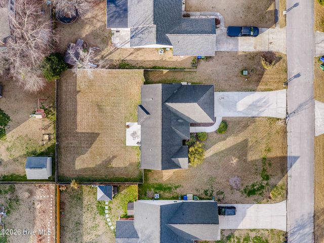 302 Whirlaway Boulevard, Sneads Ferry, NC 28460