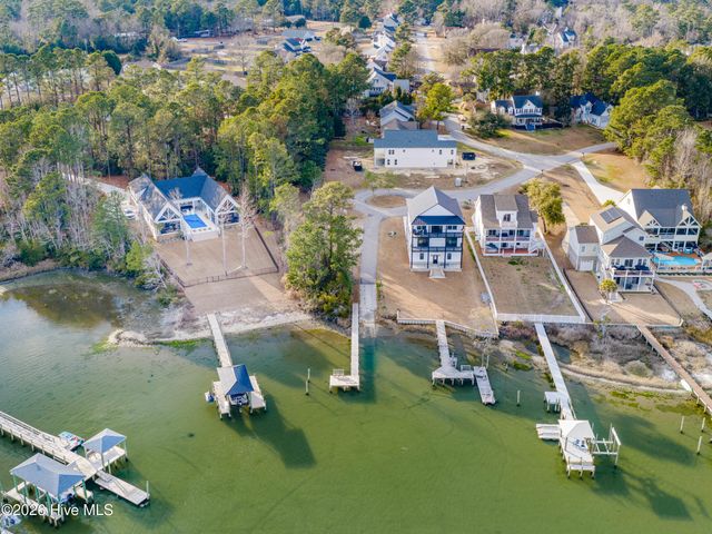 302 Whirlaway Boulevard, Sneads Ferry, NC 28460