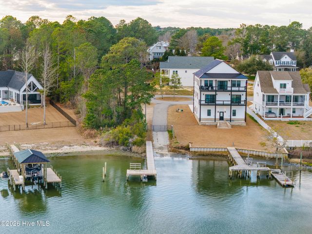 302 Whirlaway Boulevard, Sneads Ferry, NC 28460