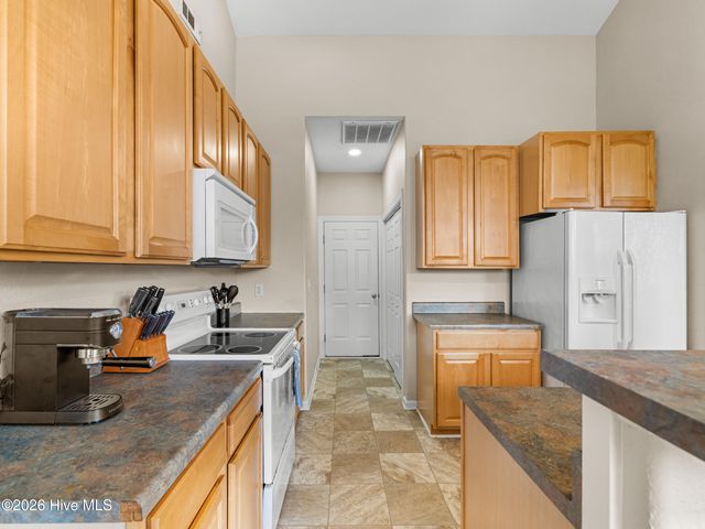 302 Whirlaway Boulevard, Sneads Ferry, NC 28460