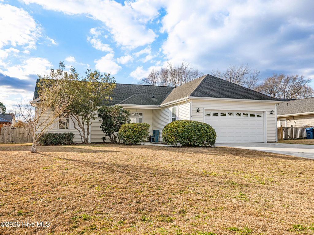 302 Whirlaway Boulevard, Sneads Ferry, NC 28460