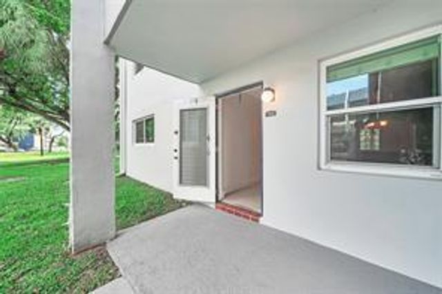 7897 Golf Circle Drive 112, Margate, FL 33063