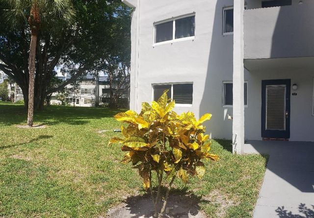 7897 Golf Circle Drive 112, Margate, FL 33063