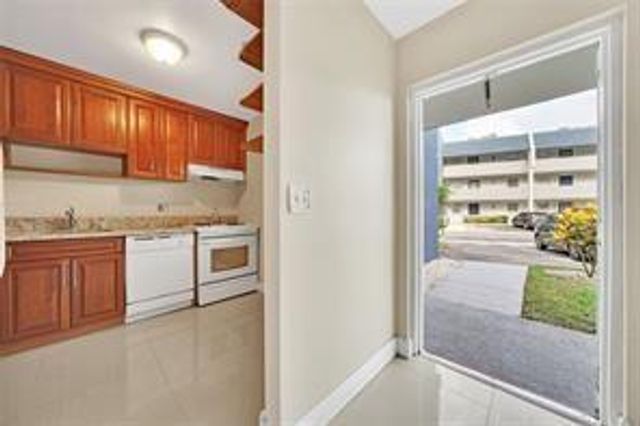 7897 Golf Circle Drive 112, Margate, FL 33063