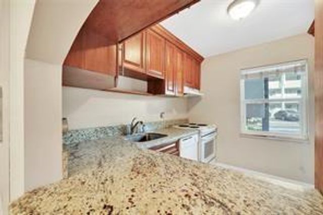 7897 Golf Circle Drive 112, Margate, FL 33063