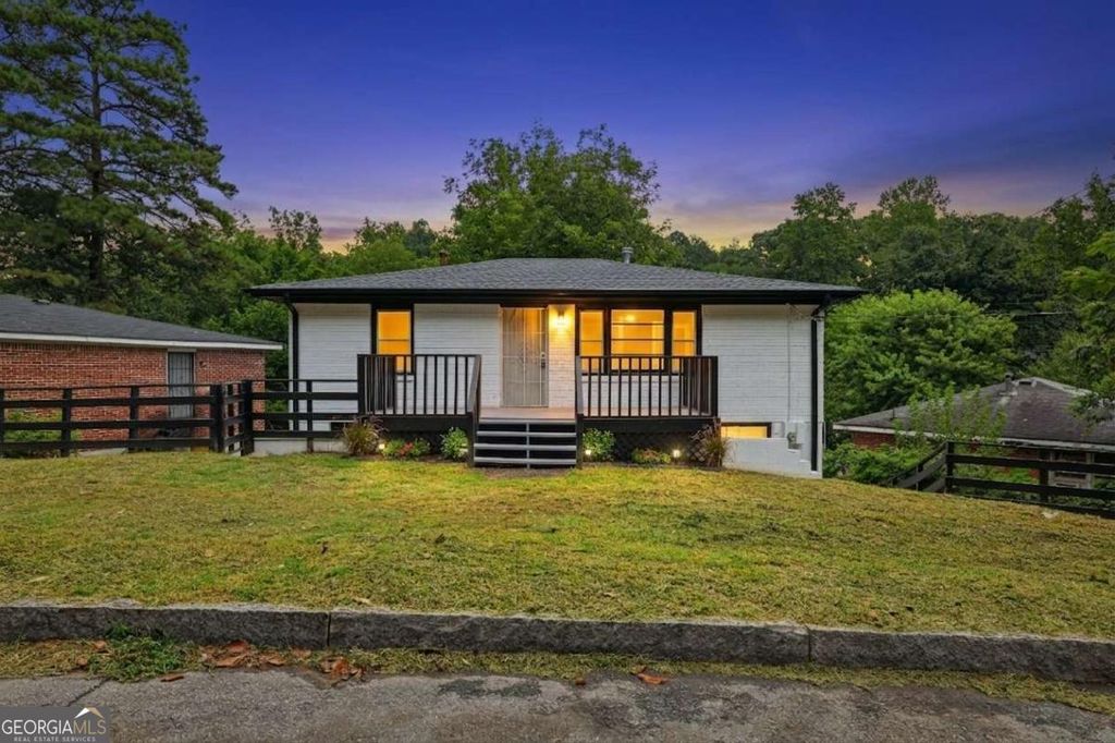 111 Victor Circle NW, Atlanta, GA 30314