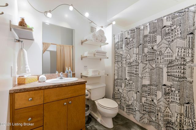 815 W Market St 703, Louisville, KY 40202