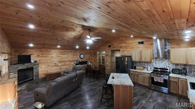 2887 County Road 5620, Willow Springs, MO 65789