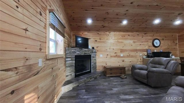 2887 County Road 5620, Willow Springs, MO 65789