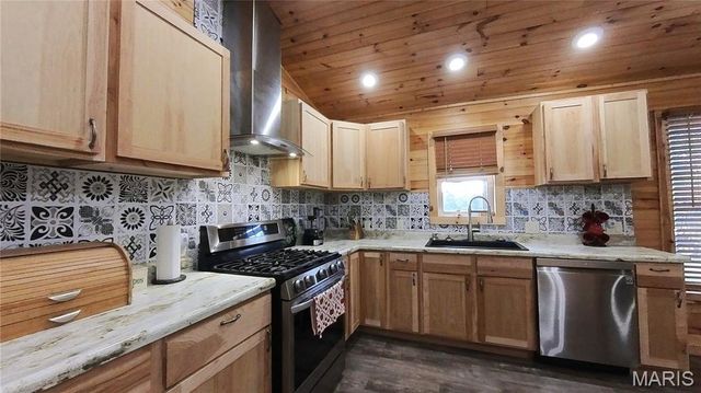 2887 County Road 5620, Willow Springs, MO 65789